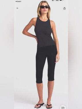 SKIMS NWT Essential High Waisted Capri - Obsidian